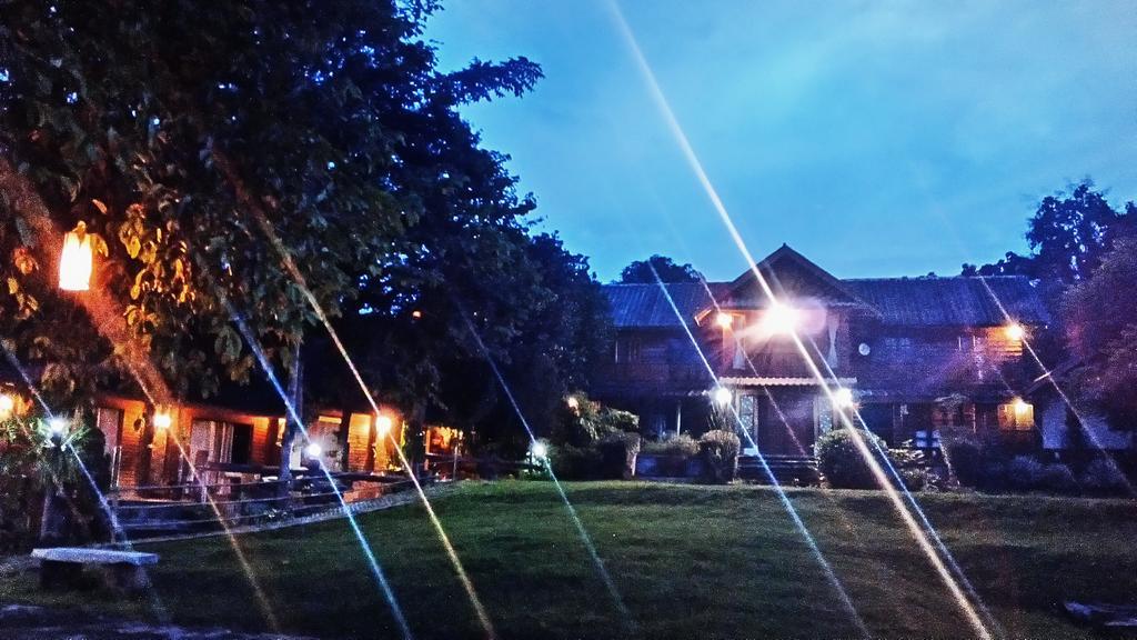 The Local Story Resort Ban Mon Talaeng Exterior foto