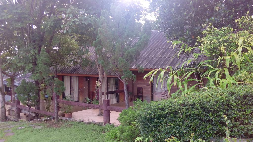 The Local Story Resort Ban Mon Talaeng Exterior foto